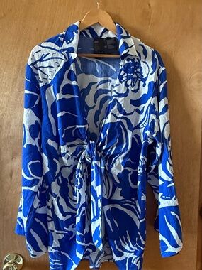 H&M Blue & White Floral Knit Top